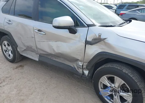 2019 Toyota Rav4 Xle z USA, uszkodzony, nr VIN JTMW1RFV1KJ015280